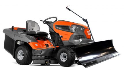 Tractor
  cortacésped Husqvarna TC 238TX – Paquete de invierno 120 Plus