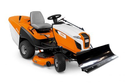 Tractor
  cortacésped STIHL RT 6112 ZL con paquete de invierno Comfort 120 Plus