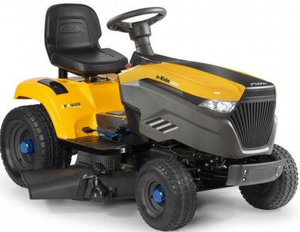 Tractor
  cortacésped de batería Stiga E-Ride S 500 con kit de mulching de batería y
  cargador – Modelo 2021